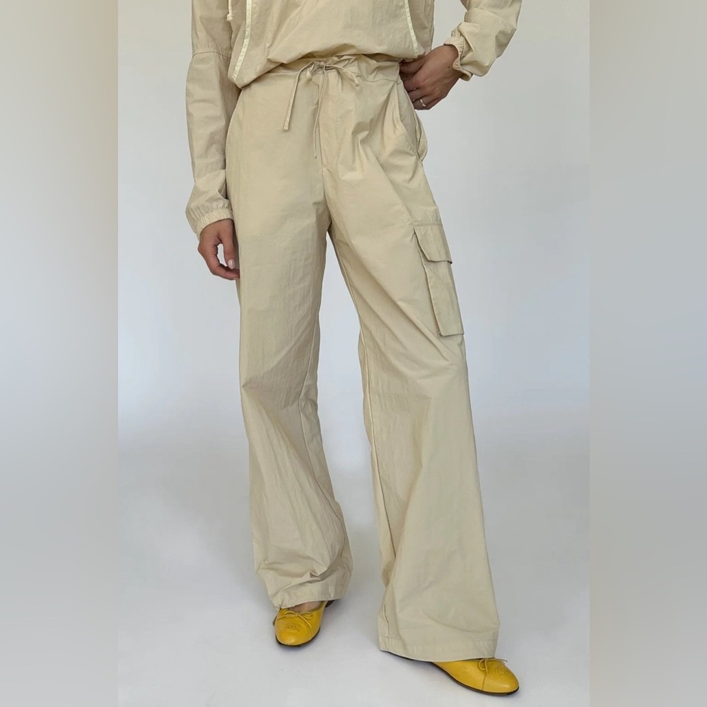 Donni nylon cargo pants - Medium- NWT